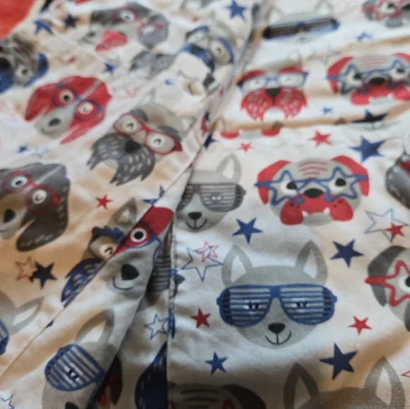 Ua scrub top size s with dogs - Picture 4 of 8